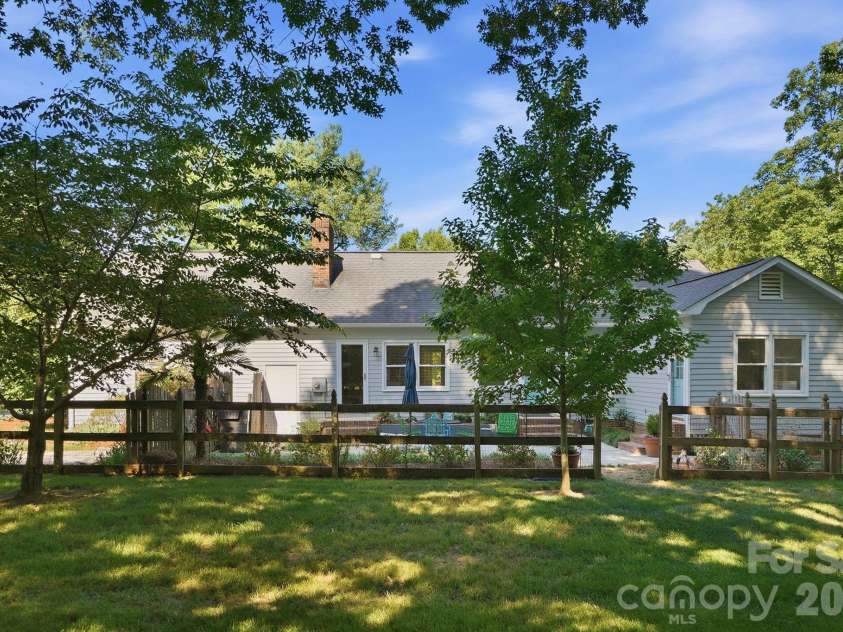 1200 Beechdale Drive, Charlotte, NC 28212.  MLS# CAR4378896, YatesRealty ID 24795. 