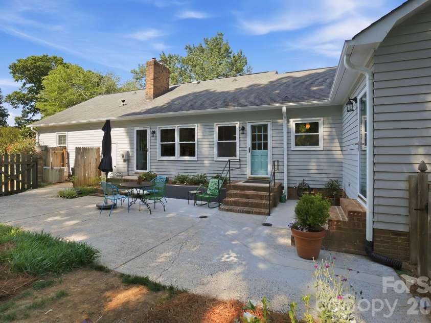1200 Beechdale Drive, Charlotte, NC 28212.  MLS# CAR4378896, YatesRealty ID 24795. 