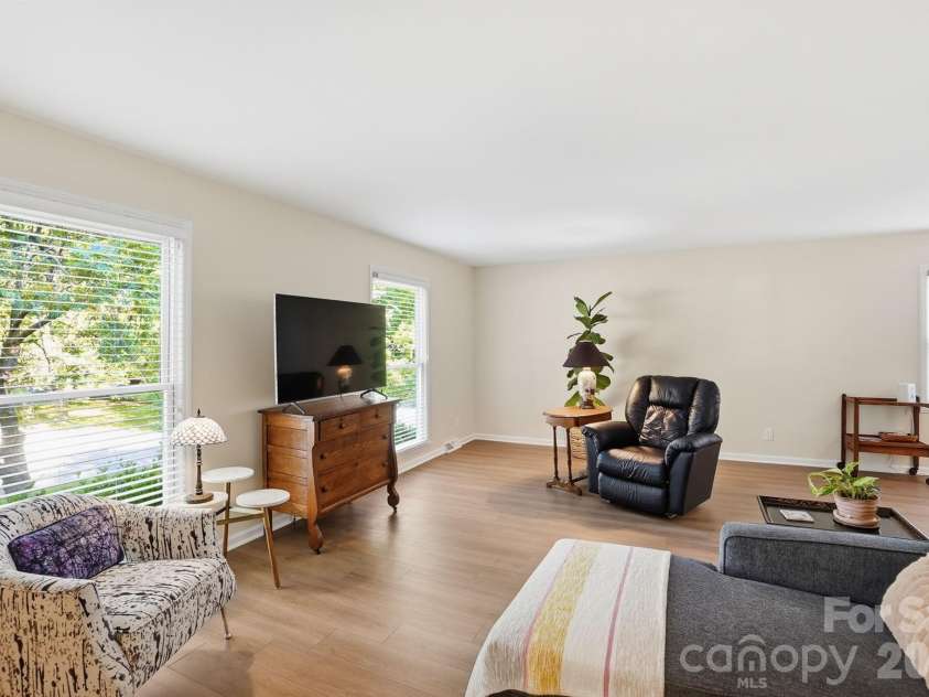 1200 Beechdale Drive, Charlotte, NC 28212.  MLS# CAR4378896, YatesRealty ID 24795. 