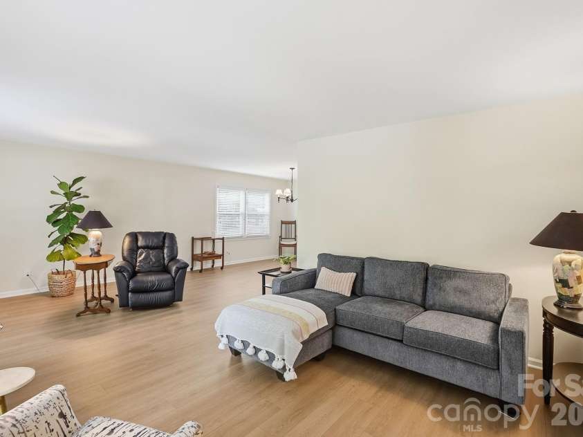 1200 Beechdale Drive, Charlotte, NC 28212.  MLS# CAR4378896, YatesRealty ID 24795. 