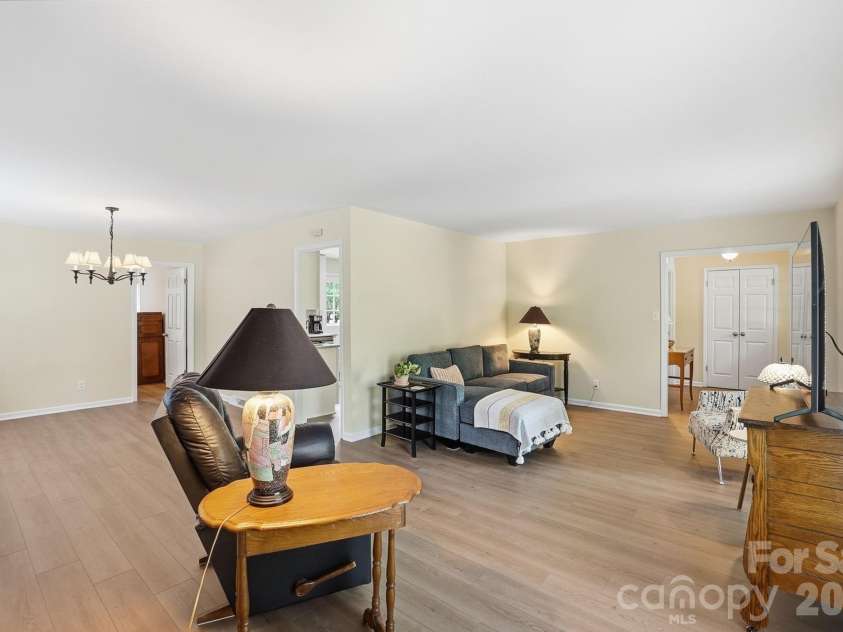1200 Beechdale Drive, Charlotte, NC 28212.  MLS# CAR4378896, YatesRealty ID 24795. 