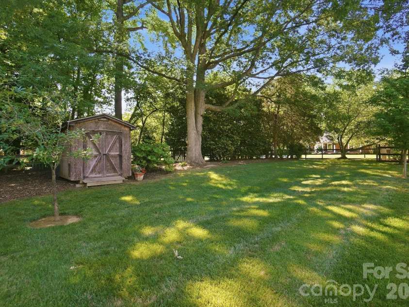 1200 Beechdale Drive, Charlotte, NC 28212.  MLS# CAR4378896, YatesRealty ID 24795. 