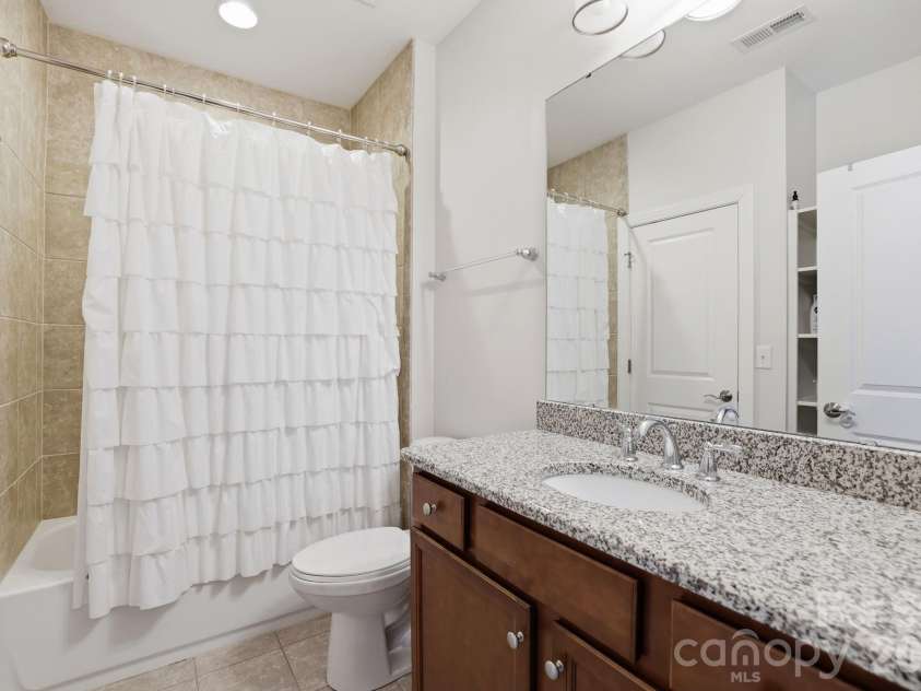 1077 Wessington Manor Lane, Fort Mill, SC 29715.  MLS# CAR4379642, YatesRealty ID 24796. Bathroom