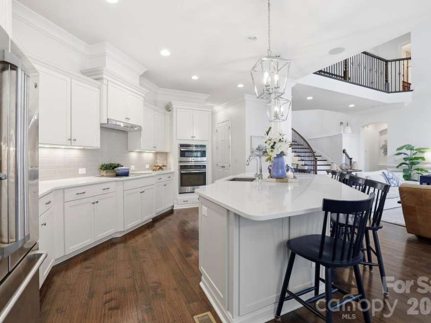 1077 Wessington Manor Lane, Fort Mill, SC 29715.  MLS# CAR4379642, YatesRealty ID 24796. Kitchen