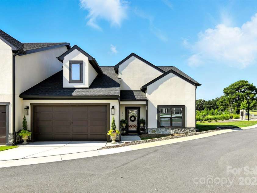 104 Shields Drive, Lincolnton, NC 28092.  MLS# CAR4278530, YatesRealty ID 24797. 