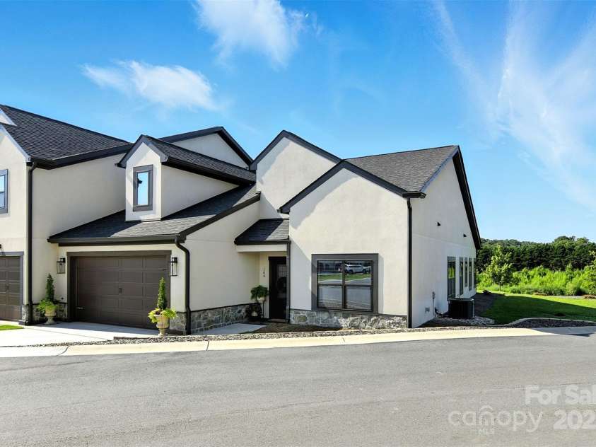 104 Shields Drive, Lincolnton, NC 28092.  MLS# CAR4278530, YatesRealty ID 24797. 