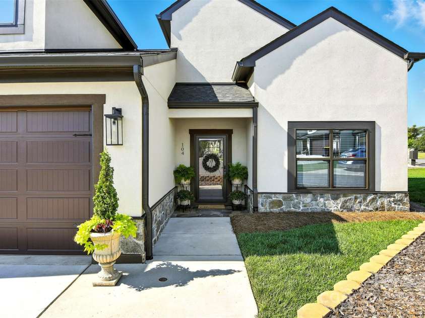 104 Shields Drive, Lincolnton, NC 28092.  MLS# CAR4278530, YatesRealty ID 24797. 