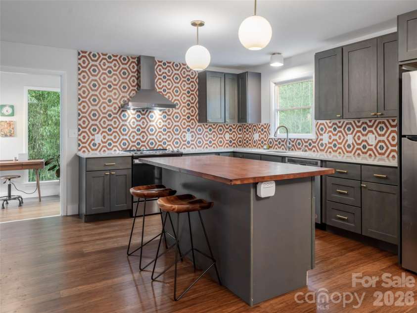 70 Michigan Avenue, Asheville, NC 28806.  MLS# CAR4383698, YatesRealty ID 24798. 