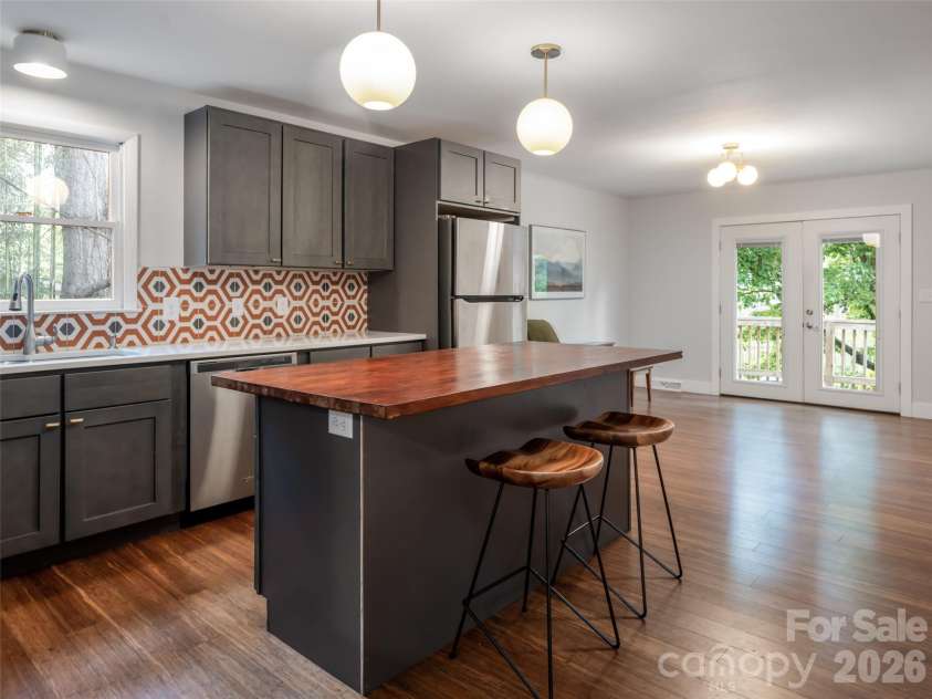 70 Michigan Avenue, Asheville, NC 28806.  MLS# CAR4383698, YatesRealty ID 24798. 