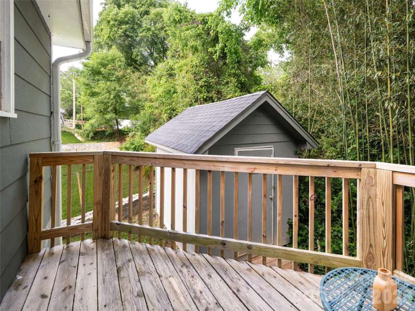 70 Michigan Avenue, Asheville, NC 28806.  MLS# CAR4383698, YatesRealty ID 24798. 