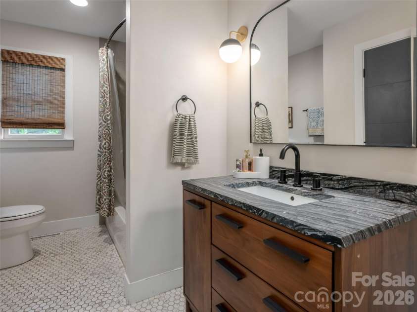 70 Michigan Avenue, Asheville, NC 28806.  MLS# CAR4383698, YatesRealty ID 24798. 
