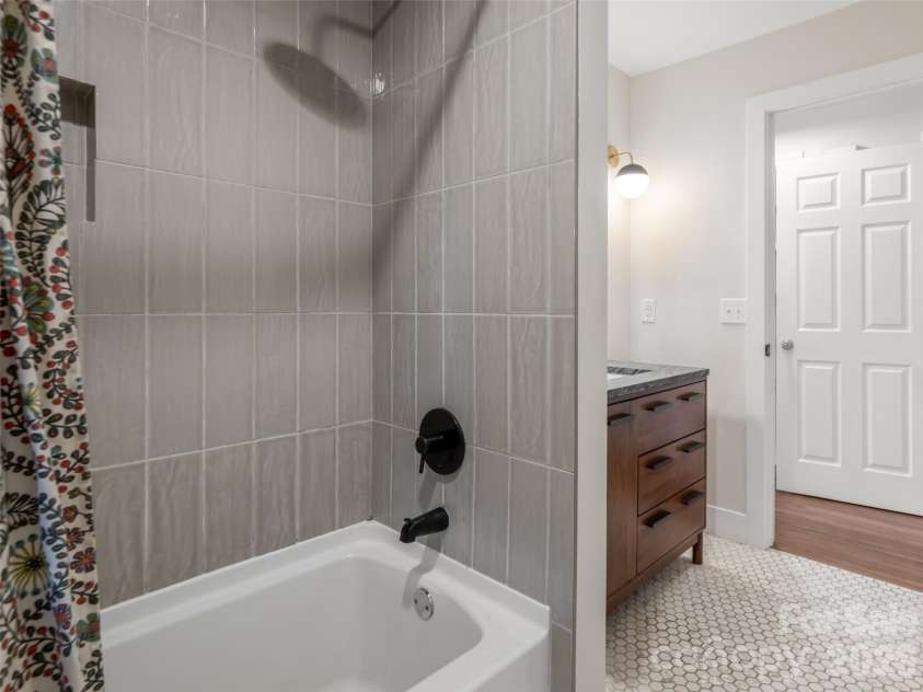 70 Michigan Avenue, Asheville, NC 28806.  MLS# CAR4383698, YatesRealty ID 24798. 