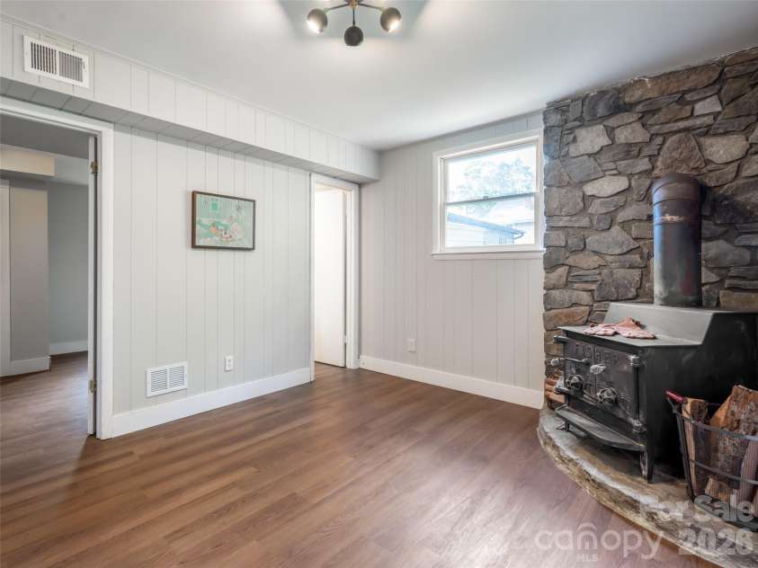 70 Michigan Avenue, Asheville, NC 28806.  MLS# CAR4383698, YatesRealty ID 24798. 