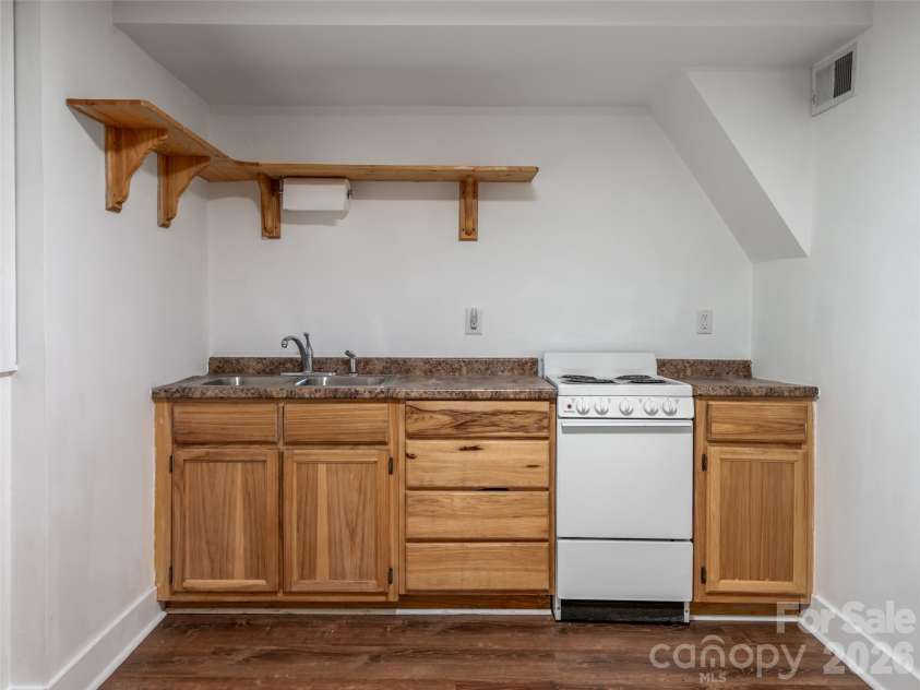 70 Michigan Avenue, Asheville, NC 28806.  MLS# CAR4383698, YatesRealty ID 24798. 