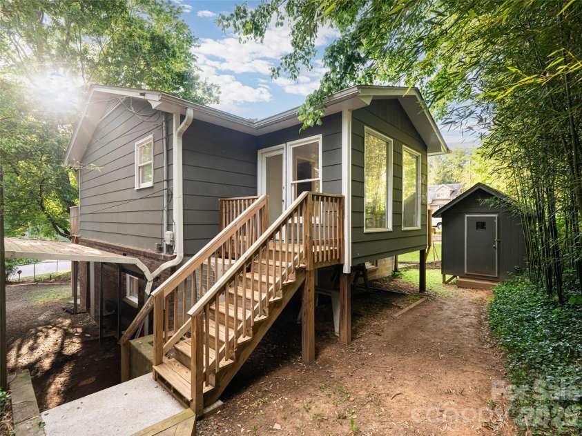 70 Michigan Avenue, Asheville, NC 28806.  MLS# CAR4383698, YatesRealty ID 24798. 