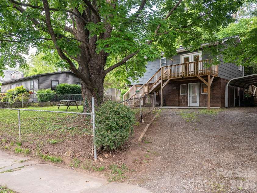 70 Michigan Avenue, Asheville, NC 28806.  MLS# CAR4383698, YatesRealty ID 24798. 