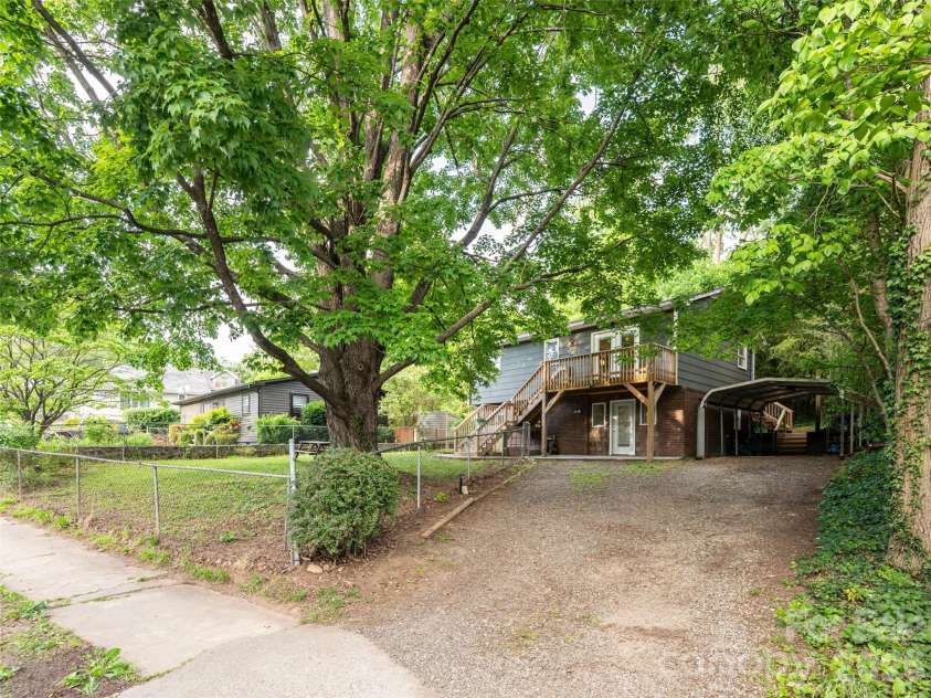 70 Michigan Avenue, Asheville, NC 28806.  MLS# CAR4383698, YatesRealty ID 24798. 