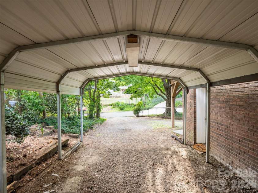 70 Michigan Avenue, Asheville, NC 28806.  MLS# CAR4383698, YatesRealty ID 24798. 