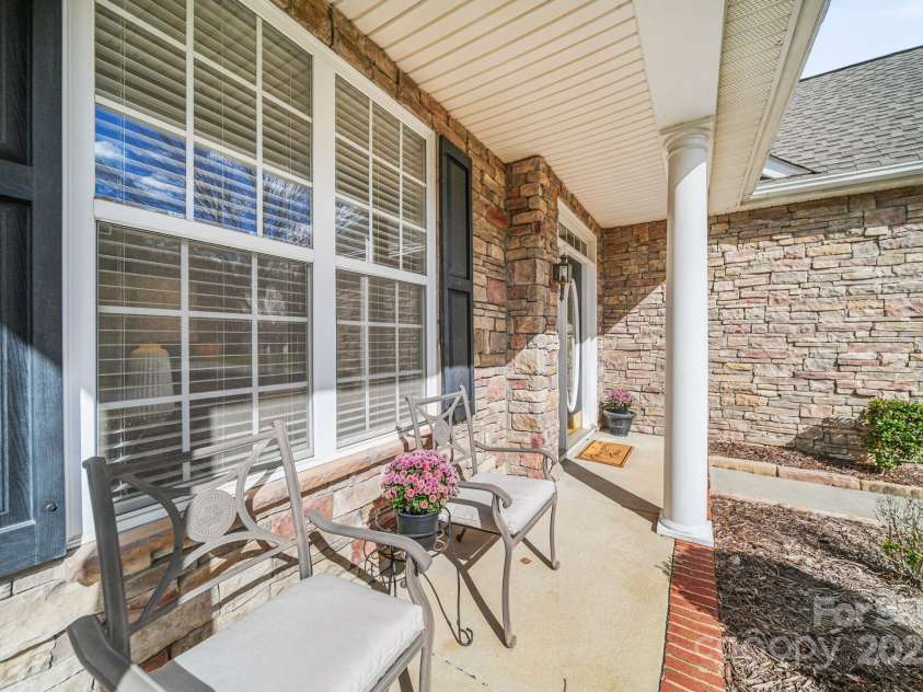 9814 Tompkins Lane, Waxhaw, NC 28173.  MLS# CAR4315972, YatesRealty ID 24798. 