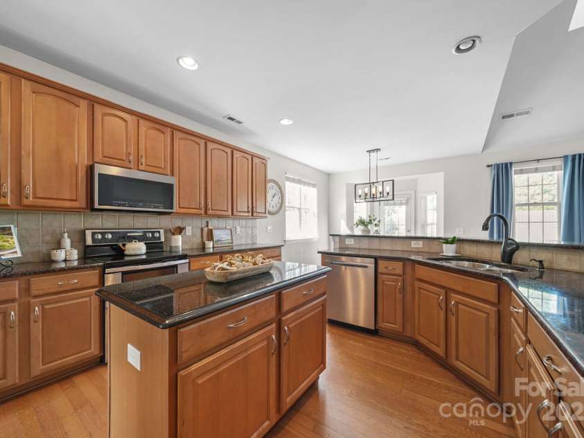 9814 Tompkins Lane, Waxhaw, NC 28173.  MLS# CAR4315972, YatesRealty ID 24798. 