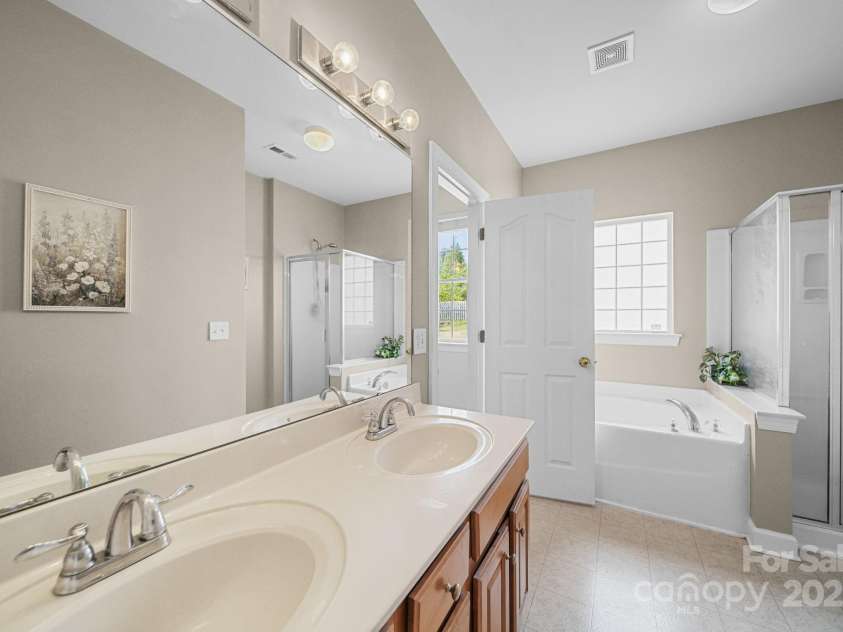 9814 Tompkins Lane, Waxhaw, NC 28173.  MLS# CAR4315972, YatesRealty ID 24798. 