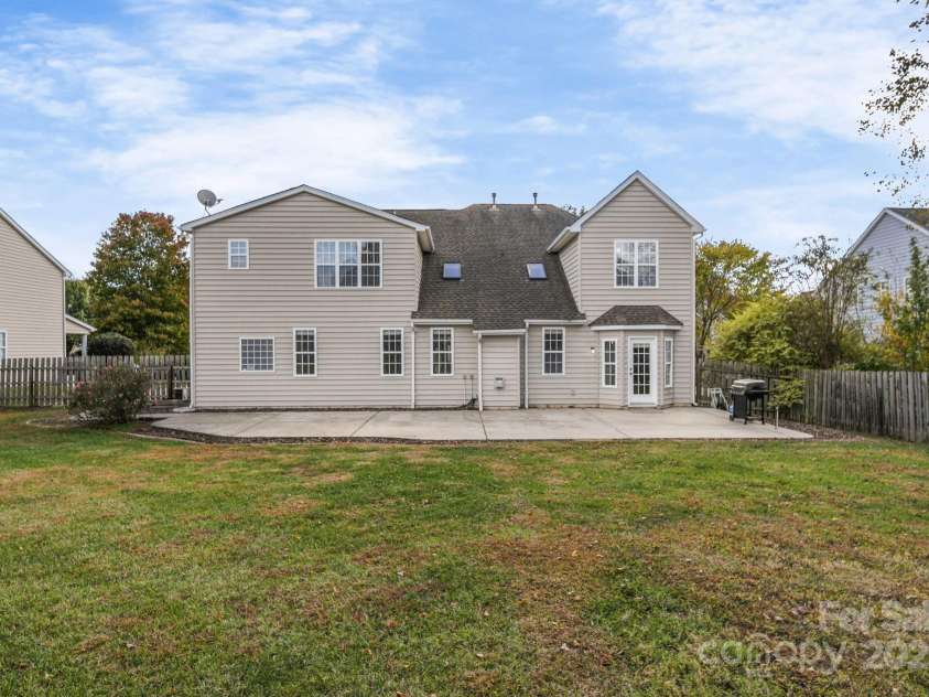 9814 Tompkins Lane, Waxhaw, NC 28173.  MLS# CAR4315972, YatesRealty ID 24798. 