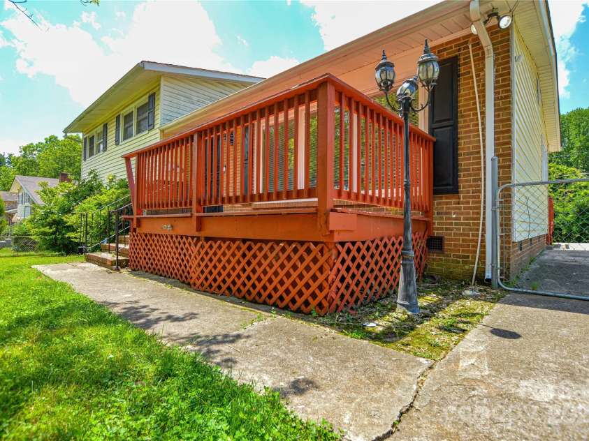 923 Yuma Street, Charlotte, NC 28213.  MLS# CAR4260716, YatesRealty ID 24799. 