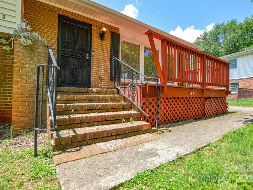 923 Yuma Street, Charlotte, NC 28213.  MLS# CAR4260716, YatesRealty ID 24799. 