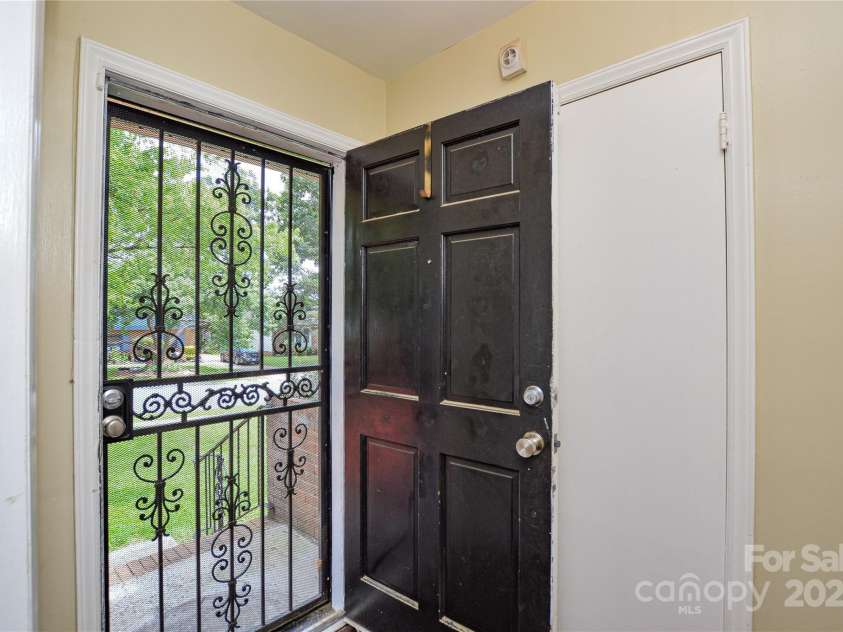 923 Yuma Street, Charlotte, NC 28213.  MLS# CAR4260716, YatesRealty ID 24799. 