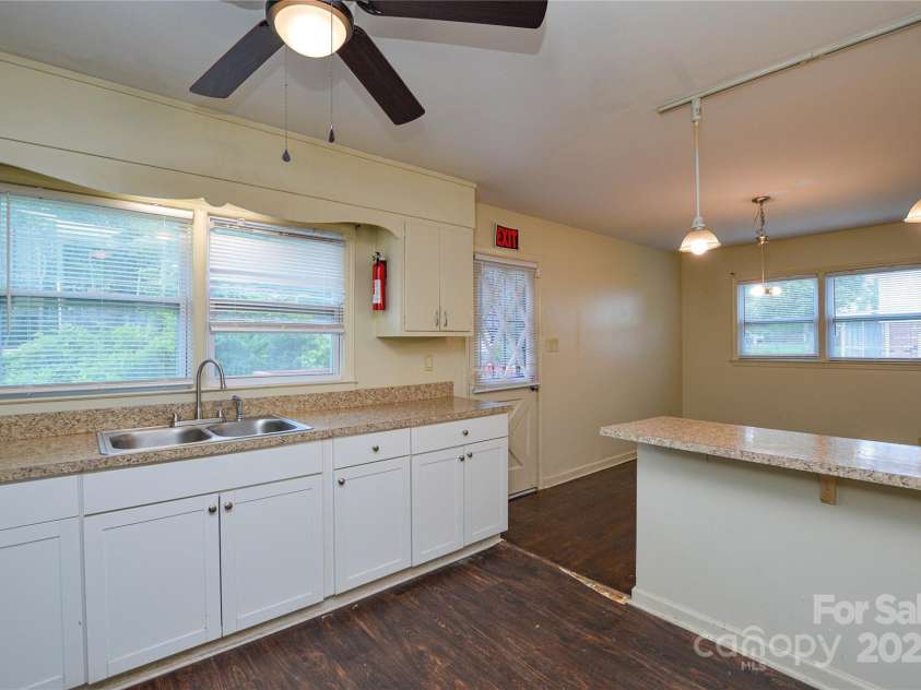 923 Yuma Street, Charlotte, NC 28213.  MLS# CAR4260716, YatesRealty ID 24799. 