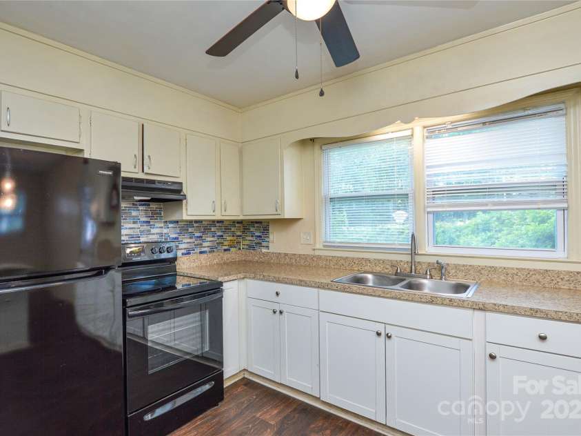 923 Yuma Street, Charlotte, NC 28213.  MLS# CAR4260716, YatesRealty ID 24799. 