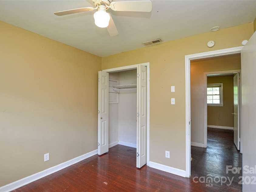 923 Yuma Street, Charlotte, NC 28213.  MLS# CAR4260716, YatesRealty ID 24799. 