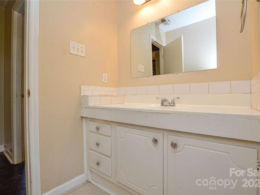 923 Yuma Street, Charlotte, NC 28213.  MLS# CAR4260716, YatesRealty ID 24799. 