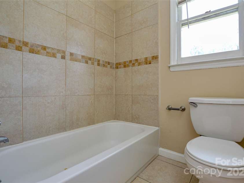 923 Yuma Street, Charlotte, NC 28213.  MLS# CAR4260716, YatesRealty ID 24799. 