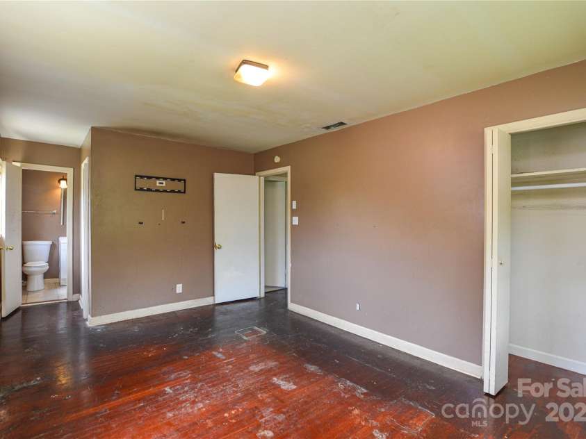 923 Yuma Street, Charlotte, NC 28213.  MLS# CAR4260716, YatesRealty ID 24799. 