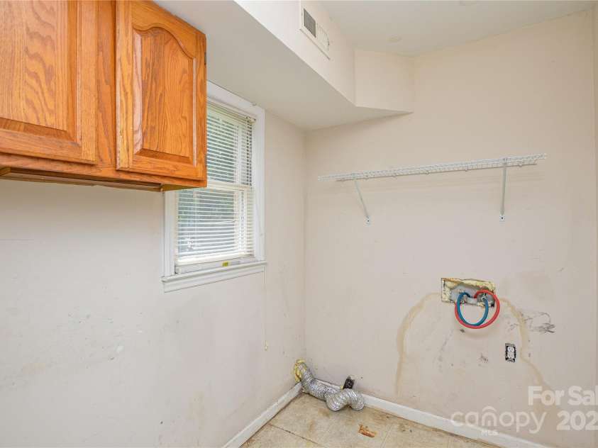 923 Yuma Street, Charlotte, NC 28213.  MLS# CAR4260716, YatesRealty ID 24799. 