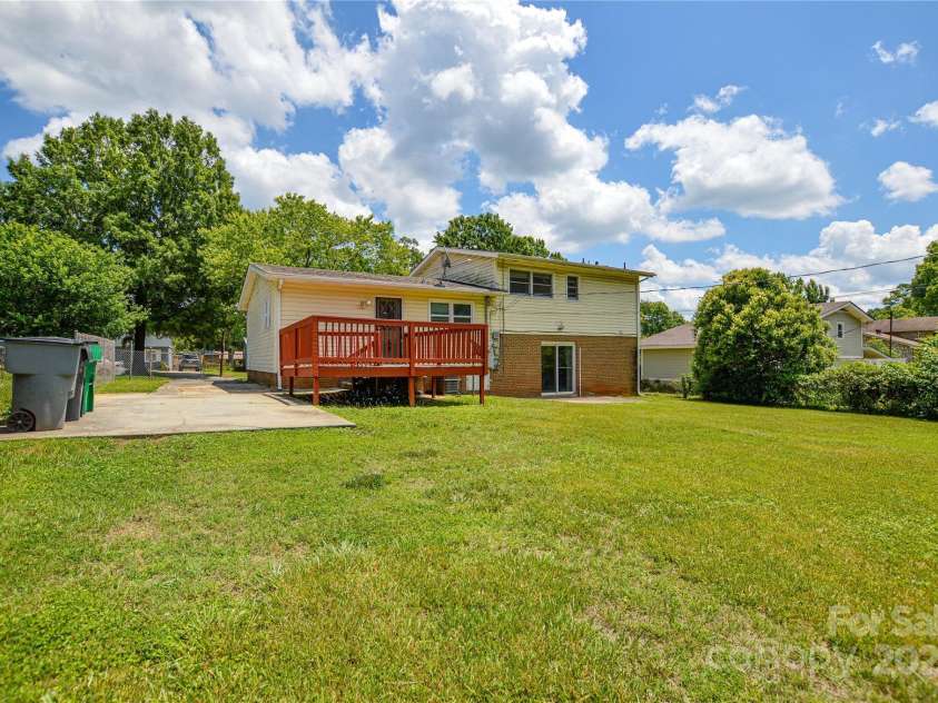 923 Yuma Street, Charlotte, NC 28213.  MLS# CAR4260716, YatesRealty ID 24799. 