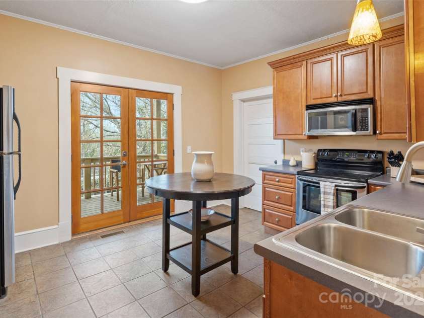 75 Cherry Street, Asheville, NC 28801.  MLS# CAR4231826, YatesRealty ID 248. 