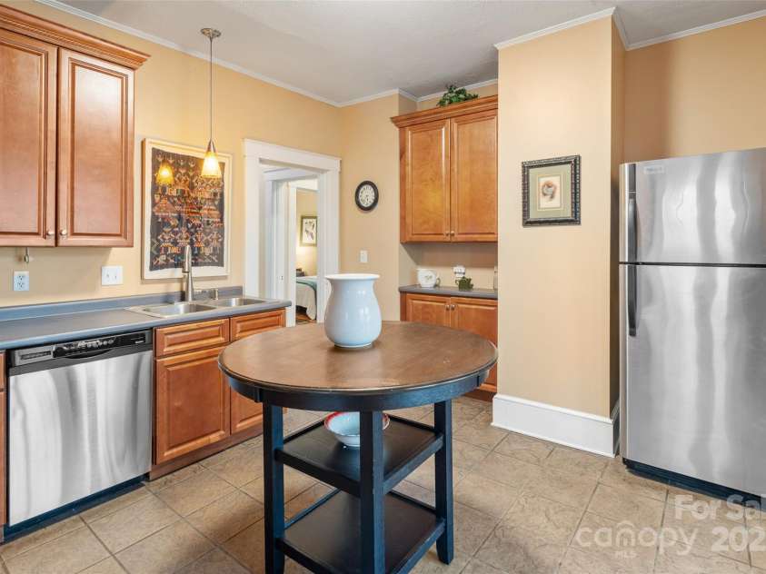 75 Cherry Street, Asheville, NC 28801.  MLS# CAR4231826, YatesRealty ID 248. 