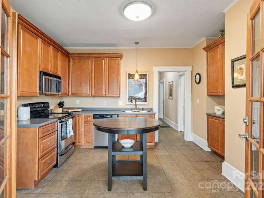 75 Cherry Street, Asheville, NC 28801.  MLS# CAR4231826, YatesRealty ID 248. 