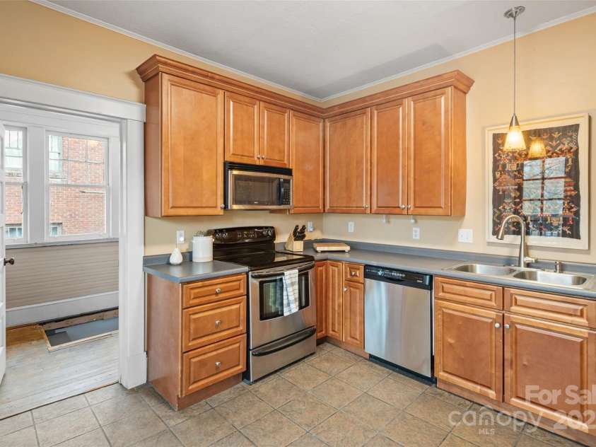 75 Cherry Street, Asheville, NC 28801.  MLS# CAR4231826, YatesRealty ID 248. 