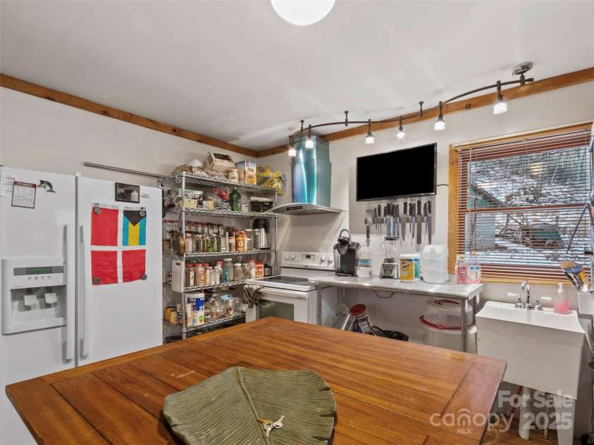 1571 Roaring Fork Road, Burnsville, NC 28714.  MLS# CAR4309867, YatesRealty ID 2480. 