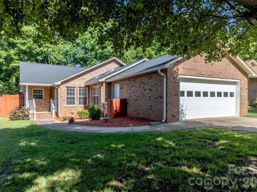 1843 Charter Drive, Rock Hill, SC 29732.  MLS# CAR4382370, YatesRealty ID 24800. 