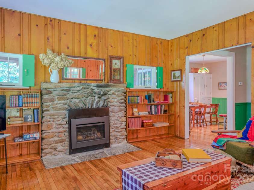 7 Bachelder Lane, Candler, NC 28715.  MLS# CAR4271857, YatesRealty ID 24801. 