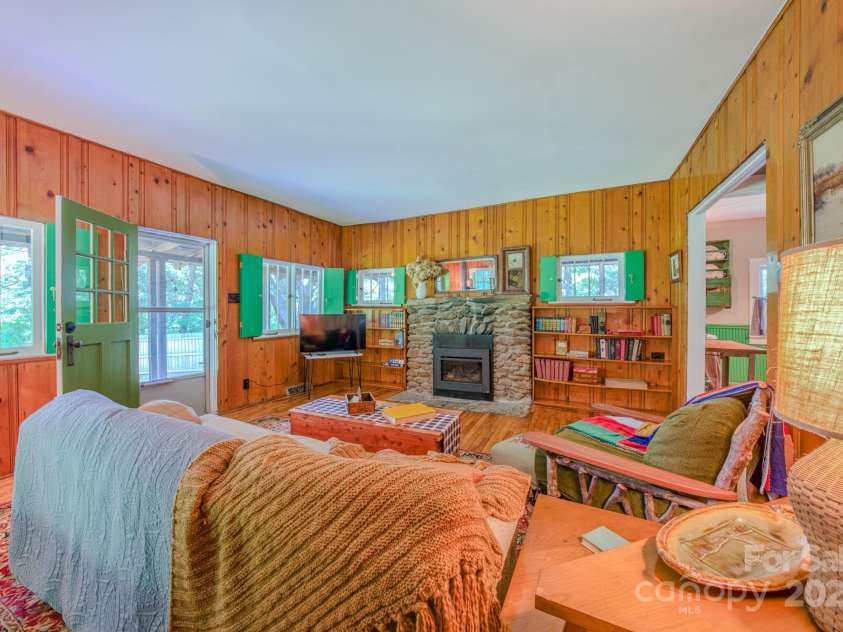 7 Bachelder Lane, Candler, NC 28715.  MLS# CAR4271857, YatesRealty ID 24801. 