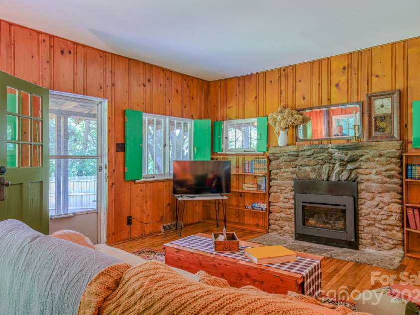 7 Bachelder Lane, Candler, NC 28715.  MLS# CAR4271857, YatesRealty ID 24801. 