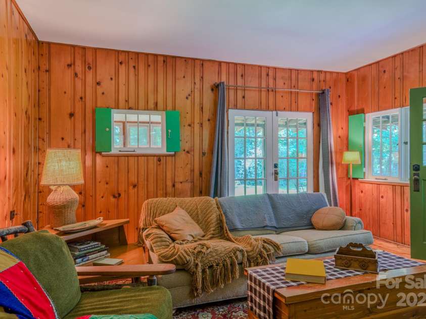 7 Bachelder Lane, Candler, NC 28715.  MLS# CAR4271857, YatesRealty ID 24801. 