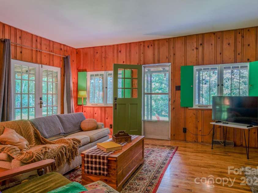 7 Bachelder Lane, Candler, NC 28715.  MLS# CAR4271857, YatesRealty ID 24801. 