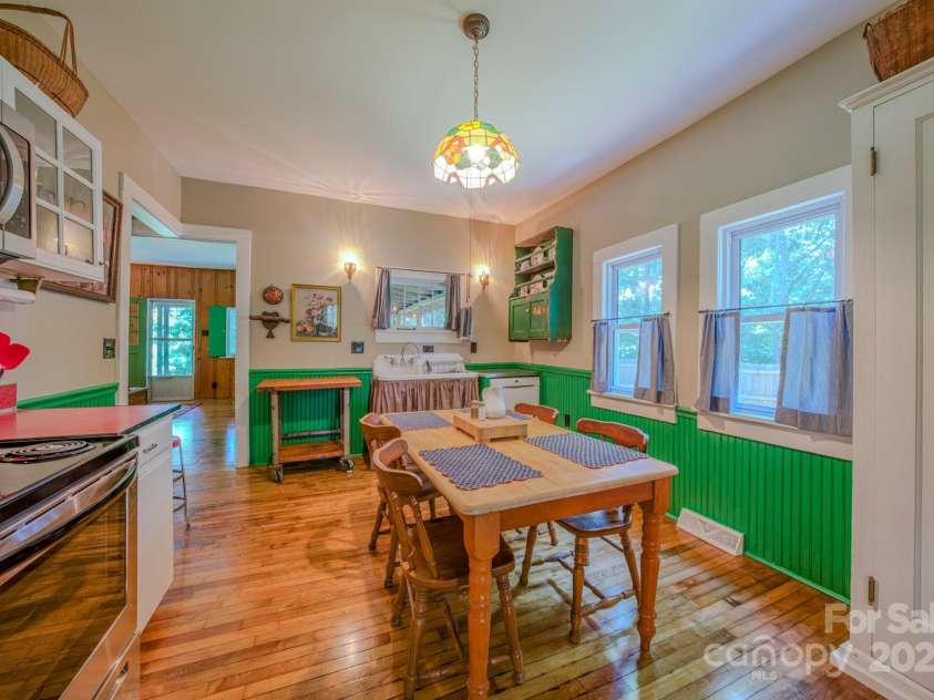 7 Bachelder Lane, Candler, NC 28715.  MLS# CAR4271857, YatesRealty ID 24801. 