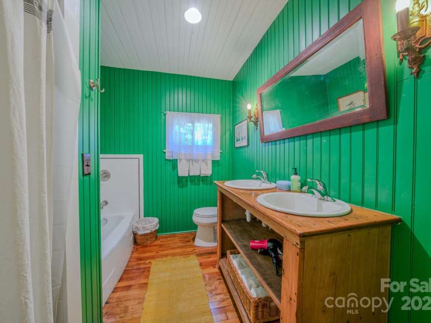 7 Bachelder Lane, Candler, NC 28715.  MLS# CAR4271857, YatesRealty ID 24801. 